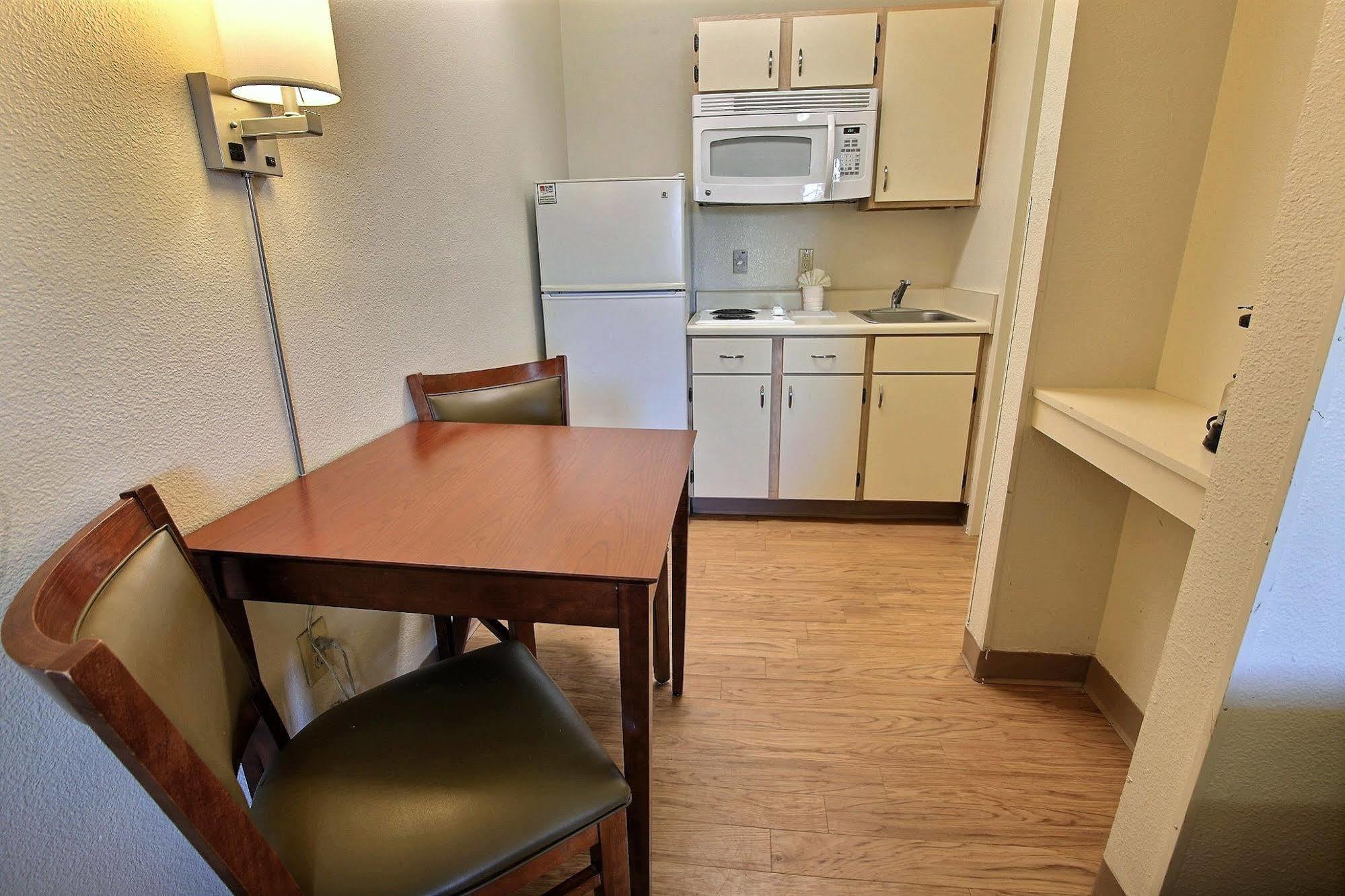 Intown Suites Extended Stay Chesapeake Va - I-64 Crossways Blvd Экстерьер фото